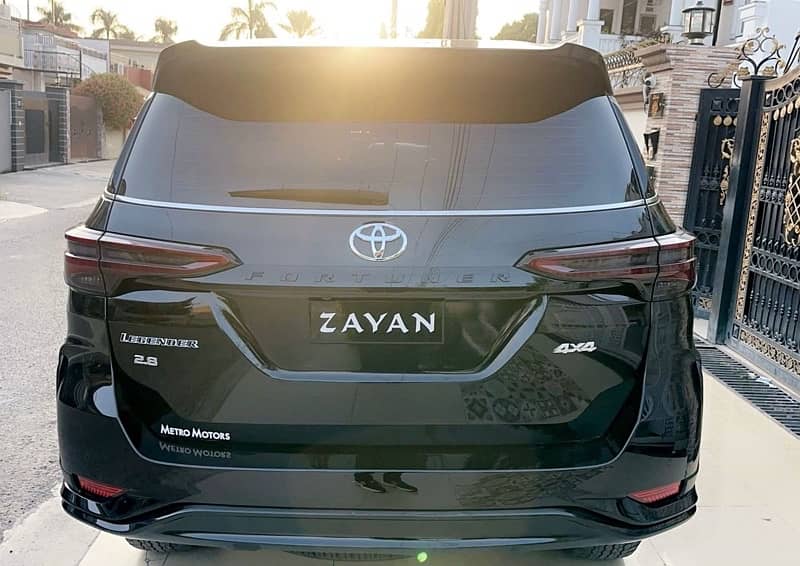 Toyota Fortuner Legender 2023 3