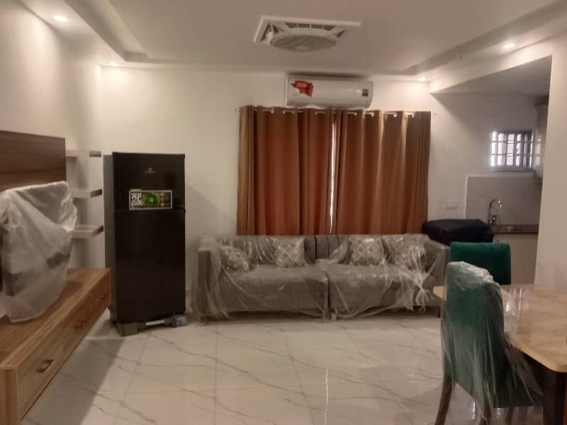 brand new 1st entry One bed room fully luxury furnished apartment hot location 5