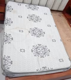 Single bed mattress