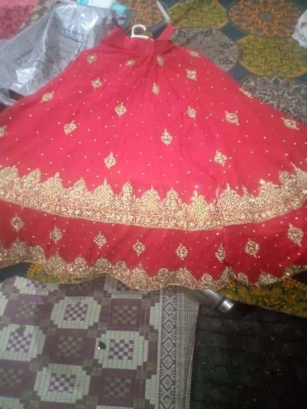 red color ka lehnga h used h aik bar lakin very good codition 2