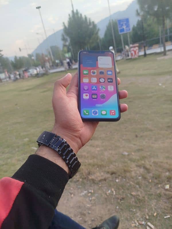 iPhone X's Max Non PTA 3