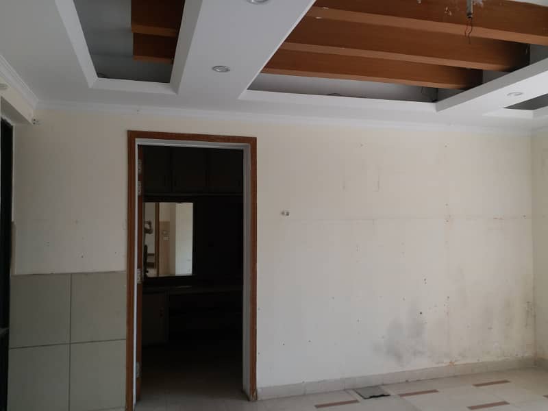 GULBERG,1 KANAL COMMERCIAL USE HOUSE FOR RENT GARDEN TOWN MOLDEL TOWN SHADMAN LAHORE 16