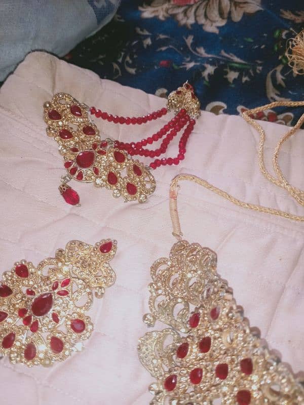 jewelery set urgent sale only c,al 0,3,0,3,5,4,4, 95, 25 5