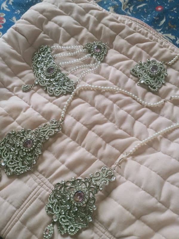 jewelery set urgent sale only c,al 0,3,0,3,5,4,4, 95, 25 8