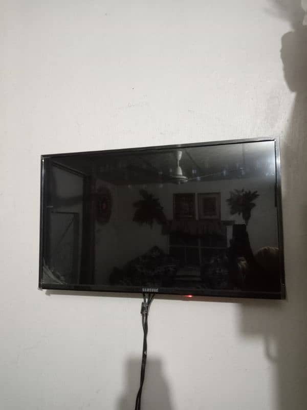 32 inch Samsung smart led with remote 0