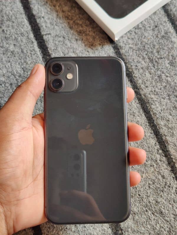 Iphone 11    NON PTA LLA  03101873383 11