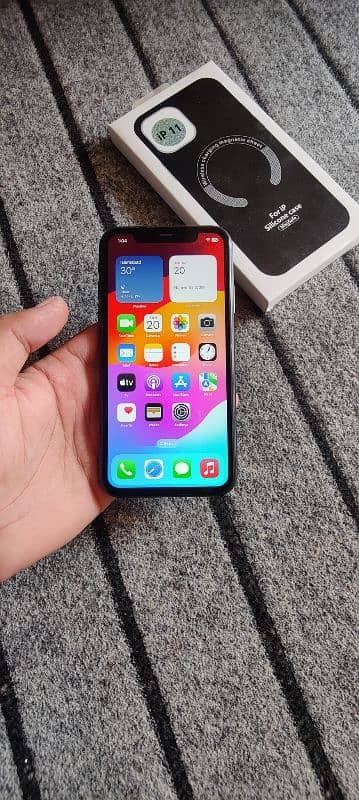 Iphone 11    NON PTA LLA  03101873383 14