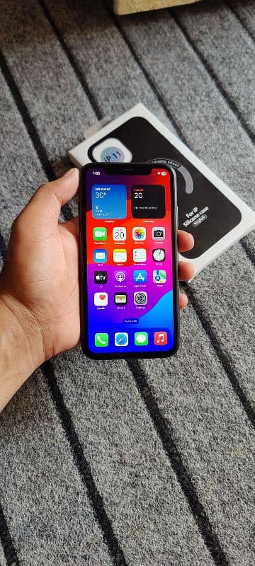 Iphone 11    NON PTA LLA  03101873383 16