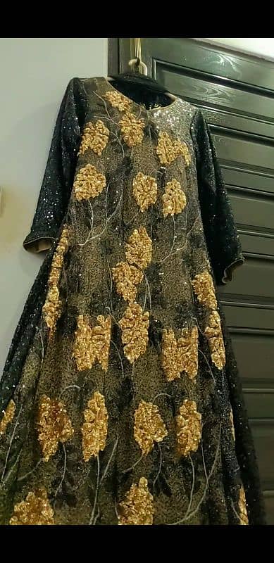 Beautiful maxi with golden and black sequence 3