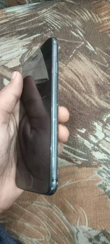 iphone 7   32 gb non pta fingers print work 2