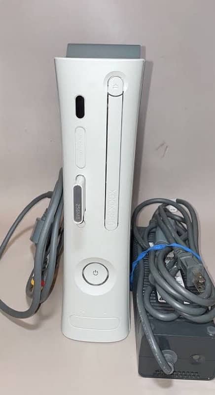 xbox 360 great condition,10/10 working + 1 wireless controller 1