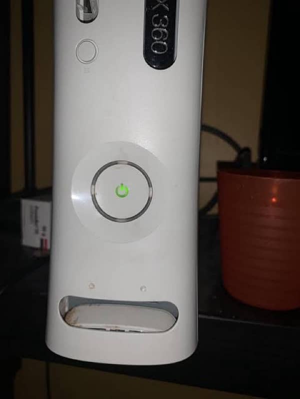 xbox 360 great condition,10/10 working + 1 wireless controller 2