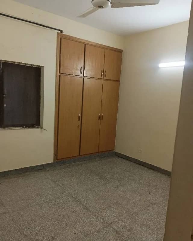 G-11/3 FGEHA D-Type 2nd Floor Flat For Rent 5