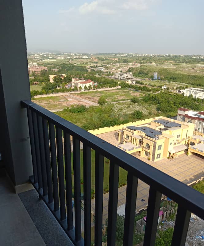 1 and 2 BHK furnished Luxurious apartment daily basis available 6