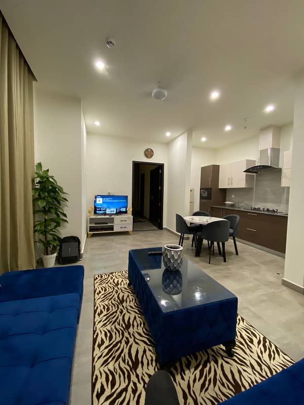 1 and 2 BHK furnished Luxurious apartment daily basis available 12