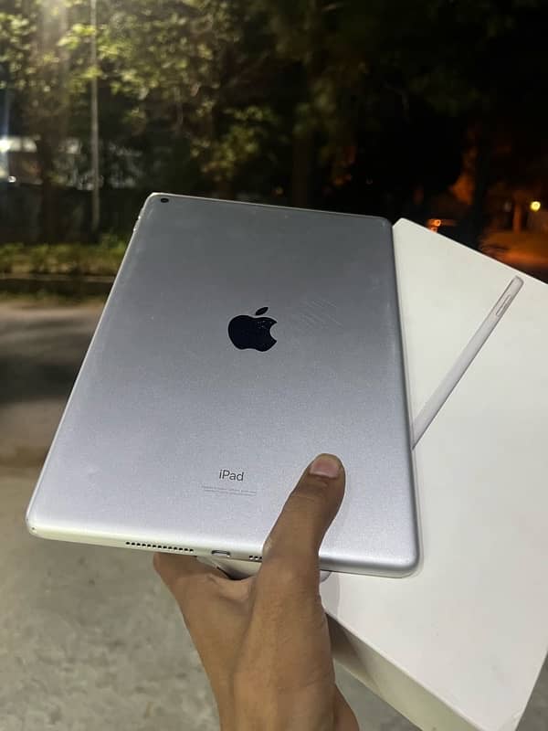 IPAD 9TH GANERATION 64GB WITH COMPLETE BOX AND 20W ORIGNAL CHARGER 1