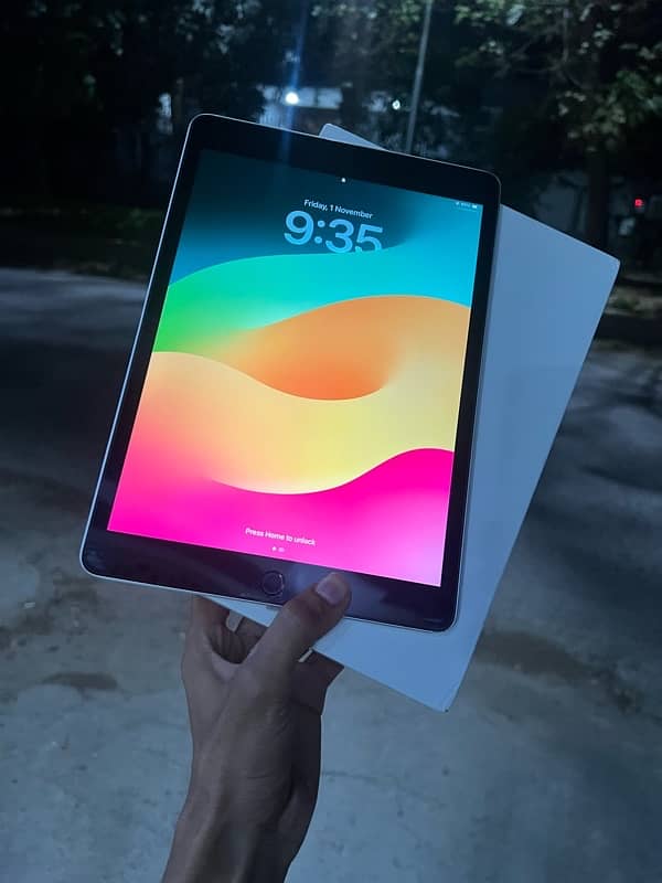 IPAD 9TH GANERATION 64GB WITH COMPLETE BOX AND 20W ORIGNAL CHARGER 4