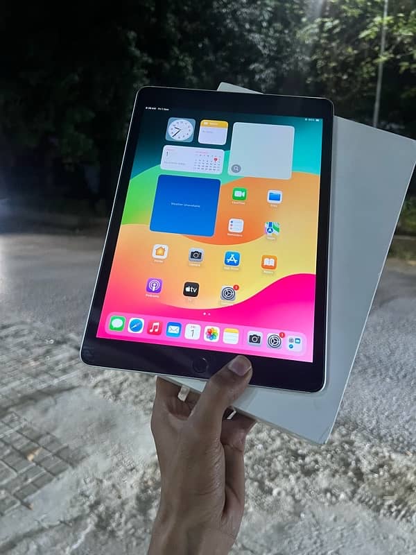 IPAD 9TH GANERATION 64GB WITH COMPLETE BOX AND 20W ORIGNAL CHARGER 5