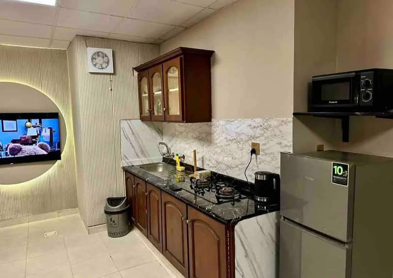 Par day short time and monthly weekly furnished apartment available 1