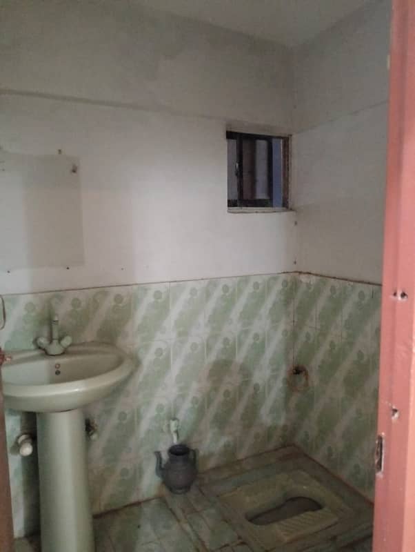 5 ROOMS FLAT FOR SALE IN SAIMA BLEASSING APARMENT NORTH KARACHI 11