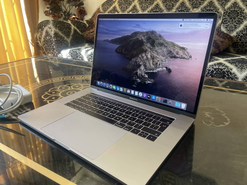 MacBook Pro2017, Core i7,15"Ratina Dsply, 16GB Ram,1TB SSD 3