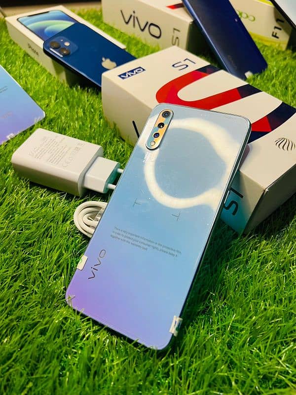 Vivo S1 8/256 GB with box charger 1