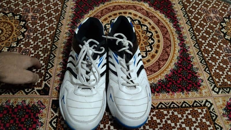 Men sports shoes branded 0