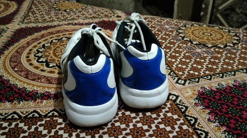 Men sports shoes branded 2