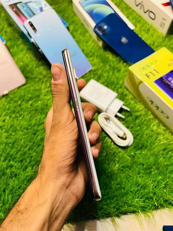 Oppo F11 6/128 GB with box charger 1