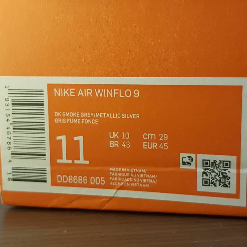 Nike air winflo 9 brand new pair box pack, never used. 3