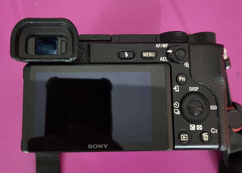 Sony A6400 with kit lens, memory card and mic 2