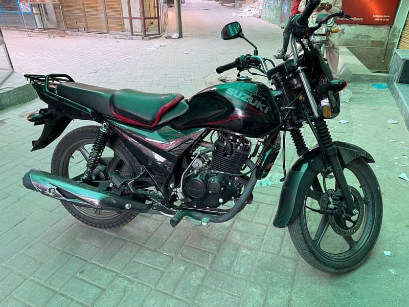 Suzuki GR150 Black 8