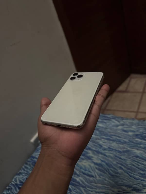 iphone 11 pro white color  non pta 0