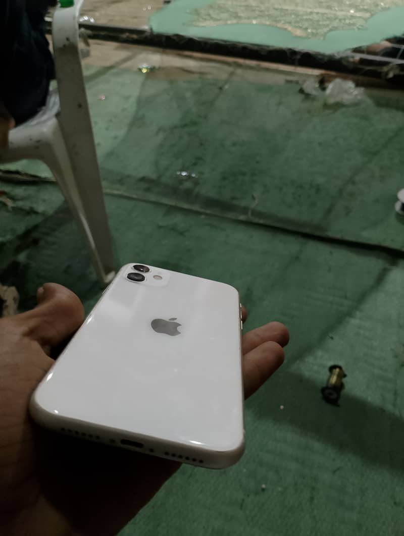 iphone 11 64 NON PTA 5