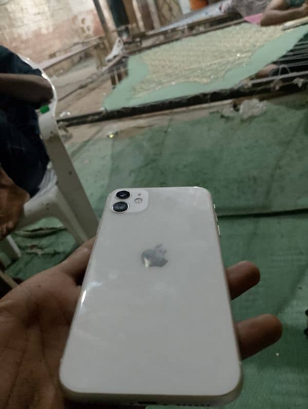 iphone 11 64 NON PTA 6