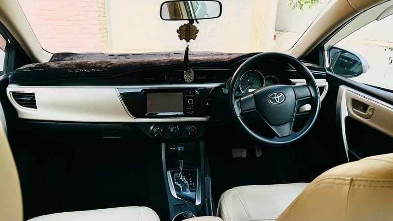 Toyota Corolla Altis 2014 3