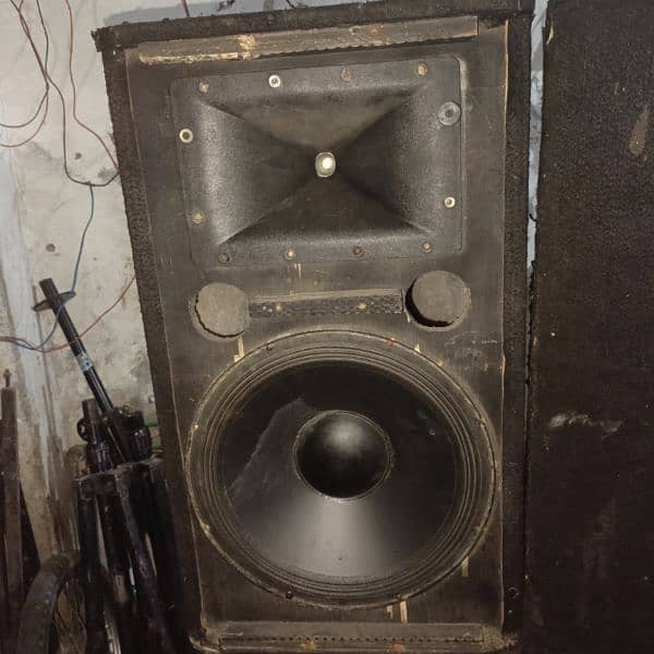 sp2 speakers low price urgent sale 1