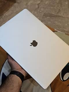 Apple Macbook Pro 2018 15 inch 32GB 1TB i9