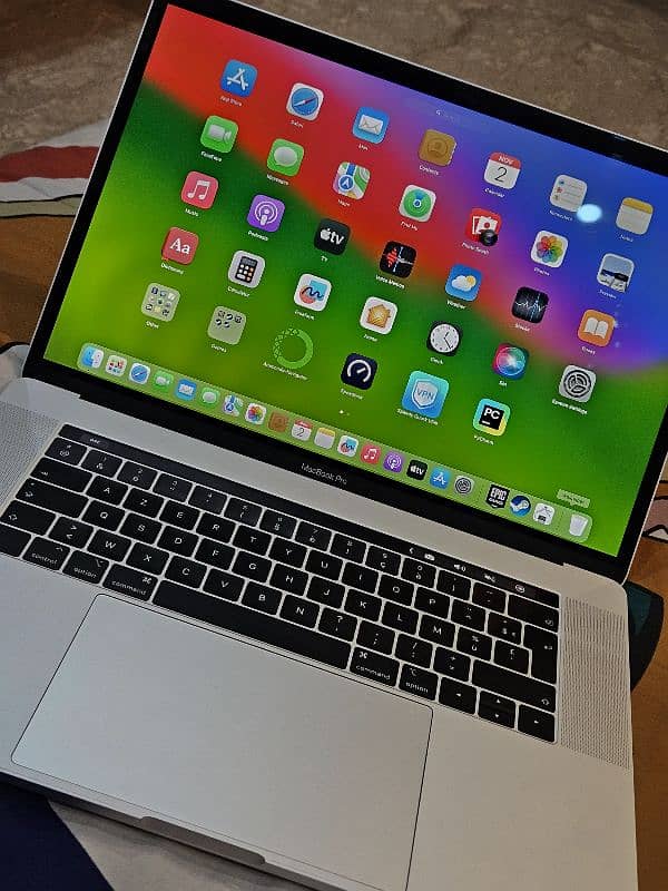 Apple Macbook Pro 2018 15 inch 32GB 1TB i9 1