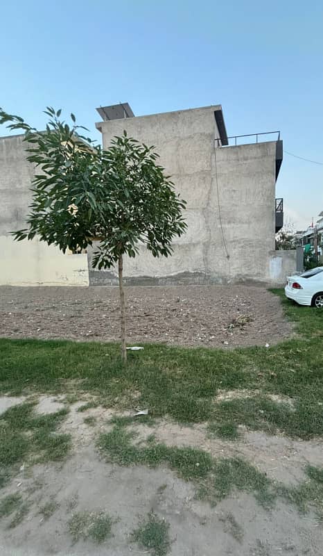 Prime Location 5 Marla Plot For Sale In Lahore 0