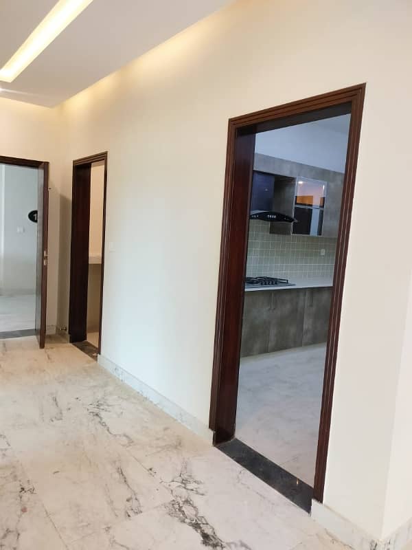 10 MARLA 3 BEDROOM APARTMENT FOR RENT IN ASKARI -11 LAHORE. 2