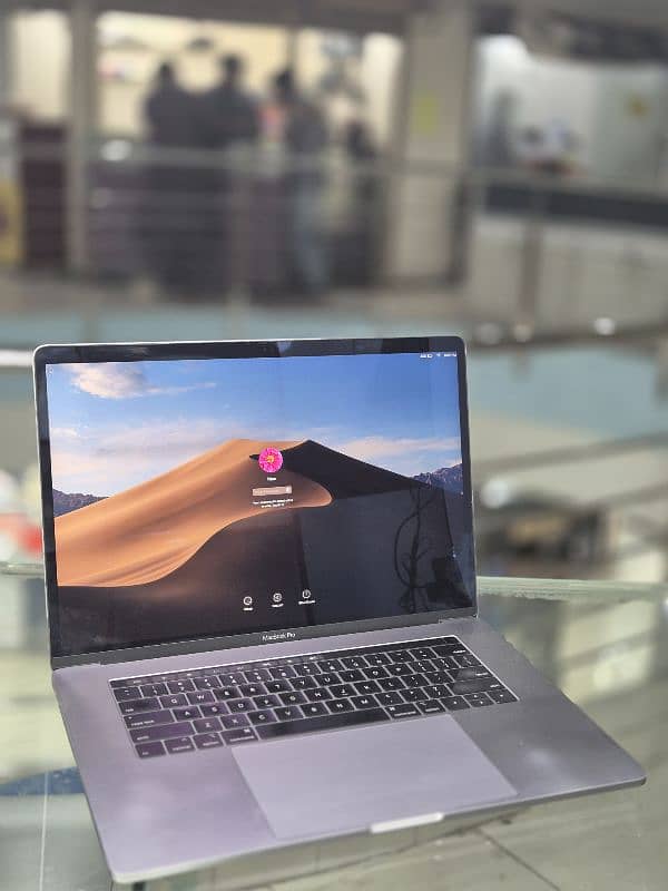 MacBook Pro 2018 15 inch 0