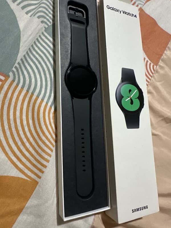 Brand new Samsung Galaxy watch 4 1