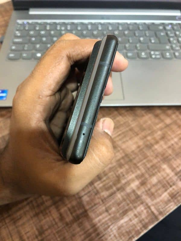 google pixel 6 8/128 10/9.5 condition better than pixel 5 pixel 4 3