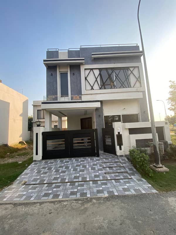 Ultra Luxury Modern Alivated 5 Marla House For Rent in DHA 9 Town Lahore. 0