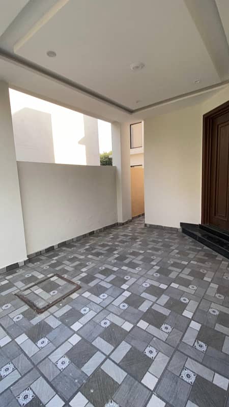 Ultra Luxury Modern Alivated 5 Marla House For Rent in DHA 9 Town Lahore. 1