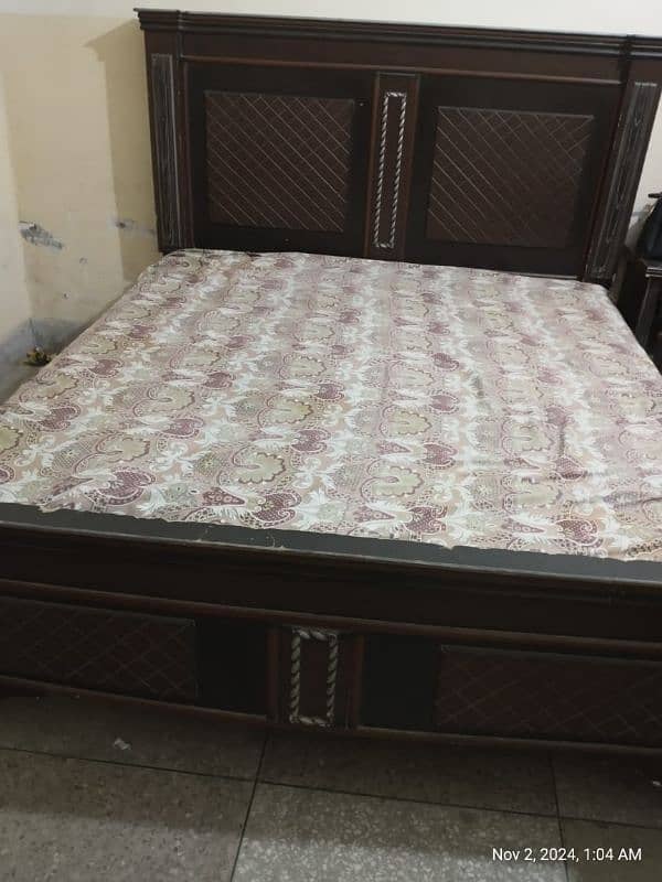 wooden bed set 0