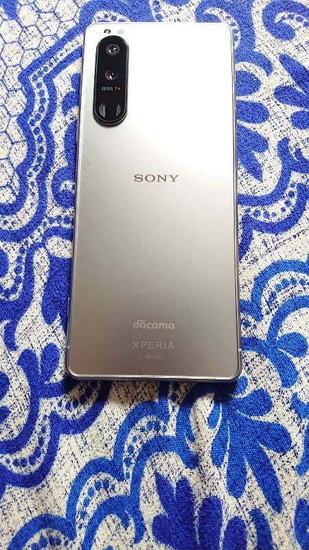 sony Xperia 5 mark 3 $ 8 128 front pe hilky se line hai 2