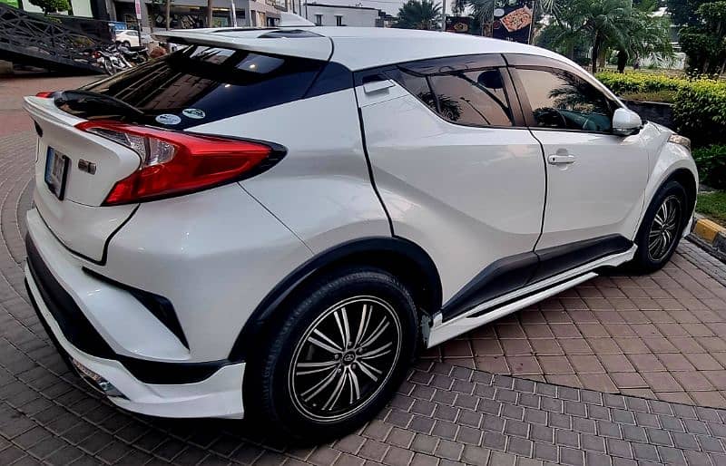 Toyota C-HR 2017 4