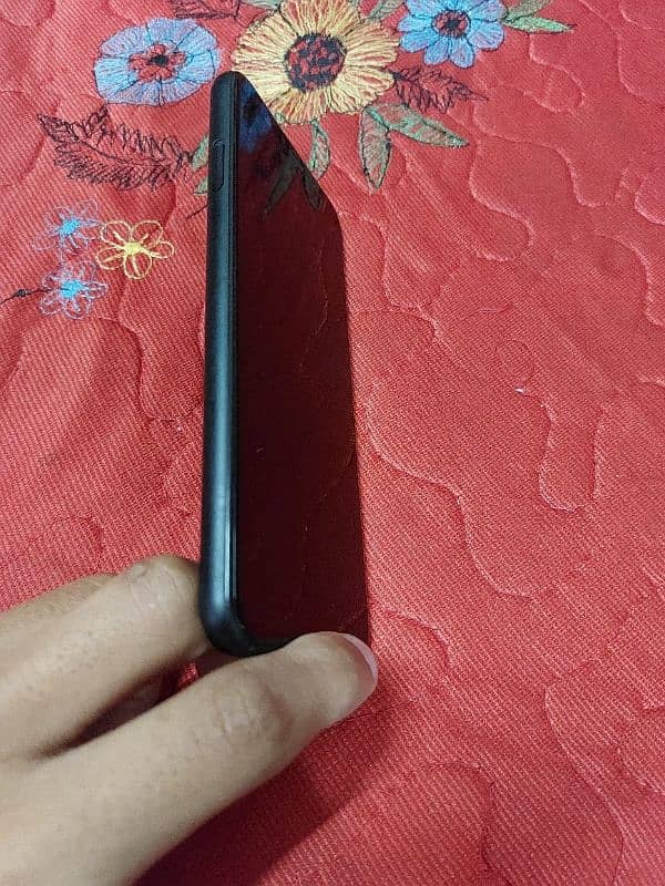 pixel 4 , 6/128 patched bi hota hai 3